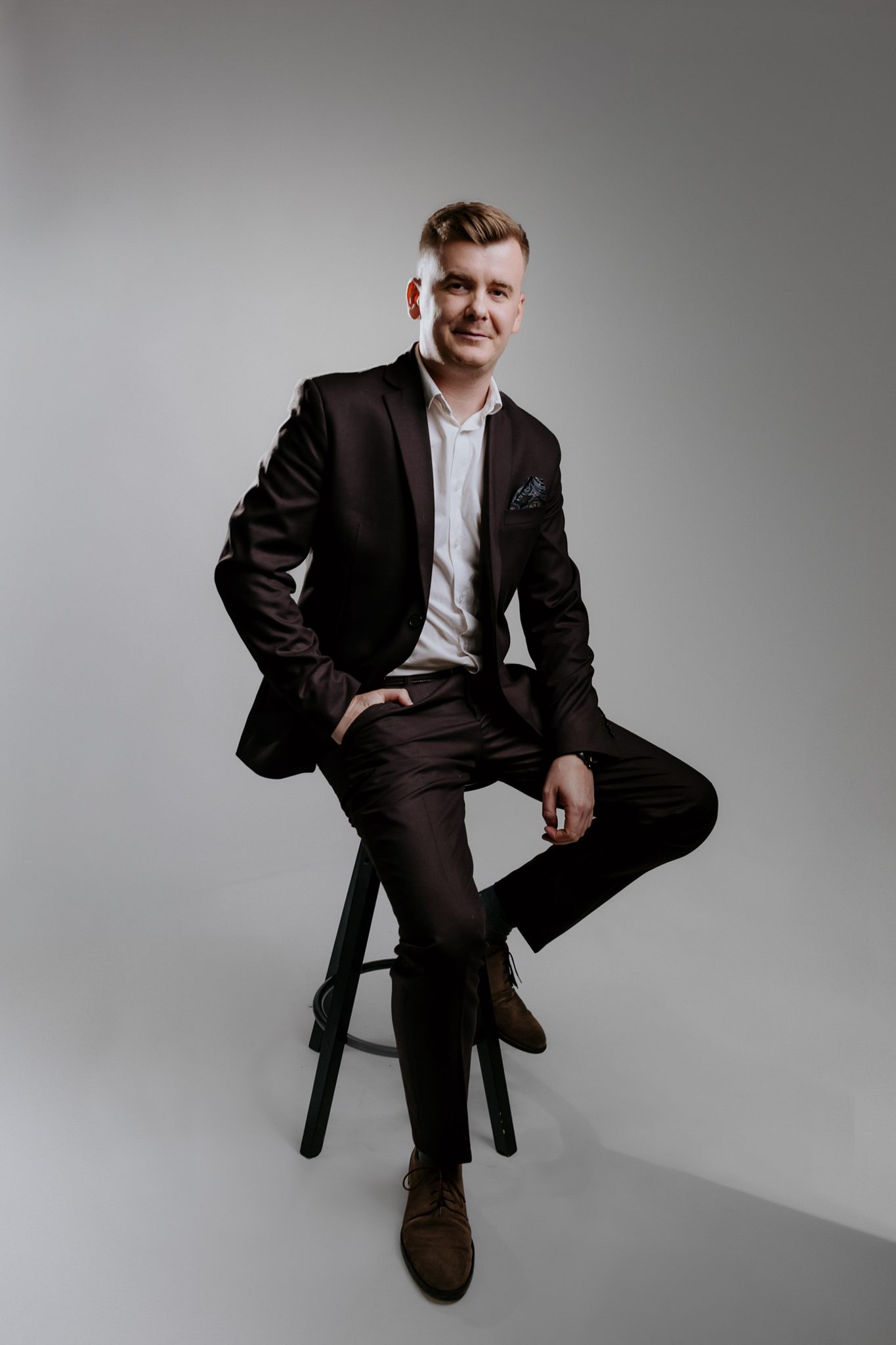 Mariusz Dyrda — kamerzysta i fotograf na wesele, EMDE Studio